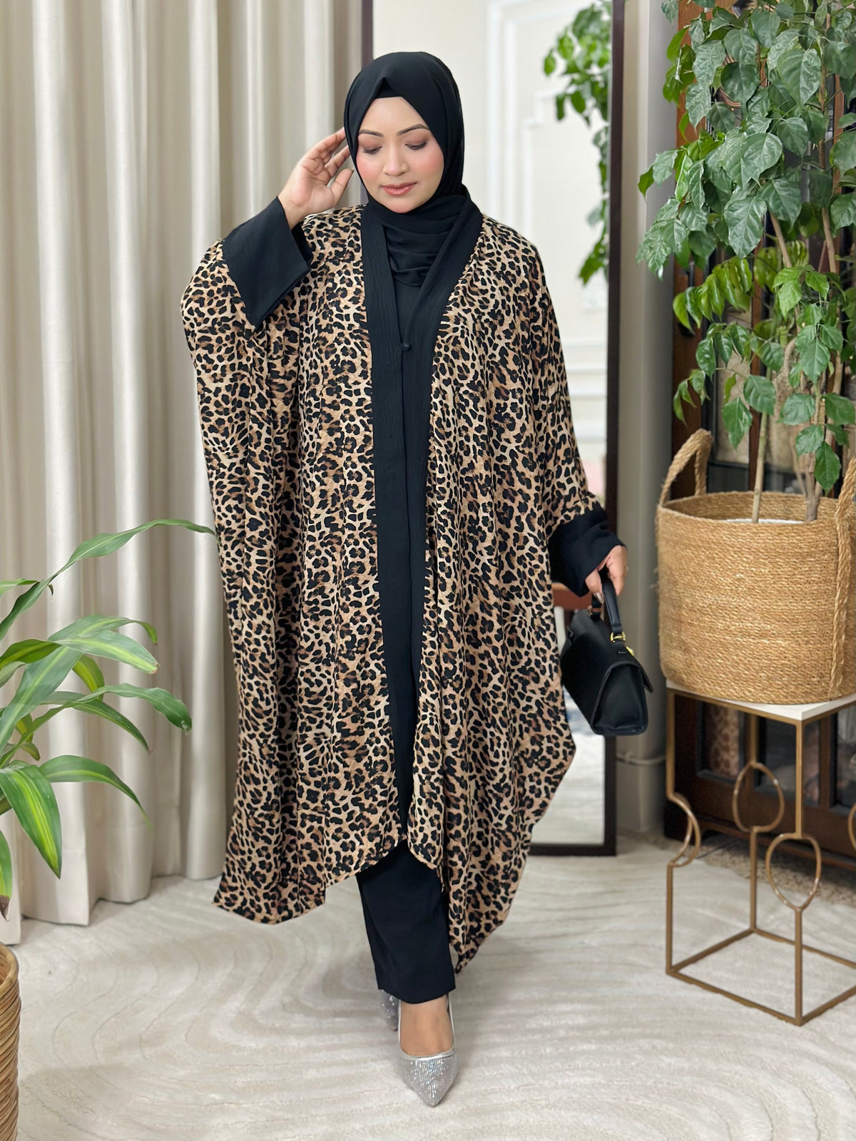 Comfortable Modest Cape |CMC 05