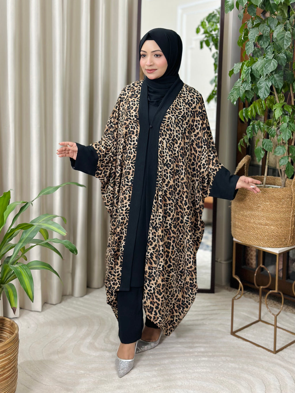 Comfortable Modest Cape |CMC 05